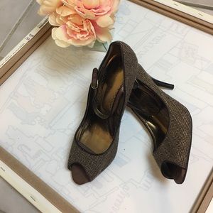 Vintage elegant peep toe heels